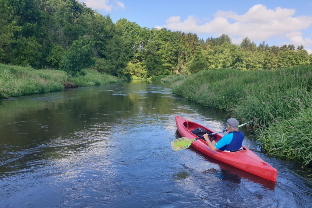 Kanufahren am Fluss